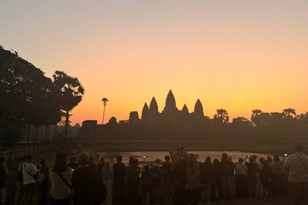 THREE DAYS TRIP PRIVATE TOUR TO EXPLORE ANGKOR & FLOATING VILLAGE