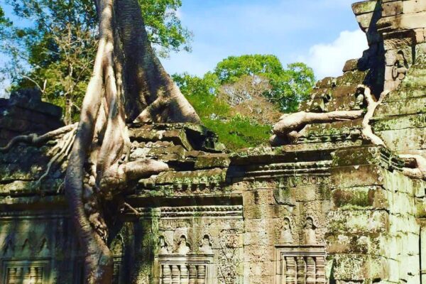 THREE DAYS TRIP PRIVATE TOUR TO EXPLORE ANGKOR & FLOATING VILLAGE